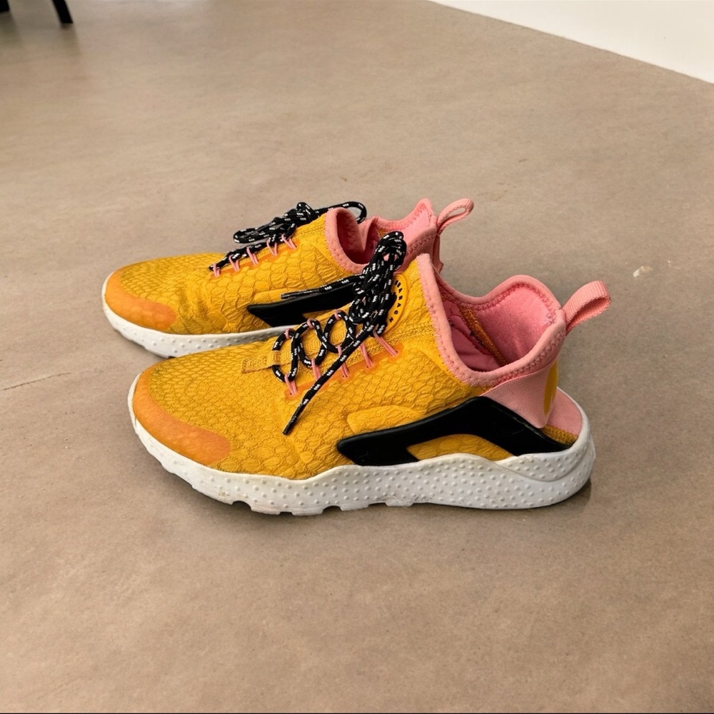 Women’s nine huarache ultra Yellow and Pink Sneakers
